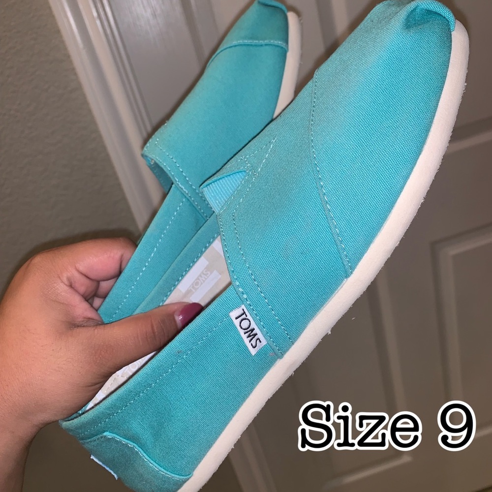 Women’s Toms